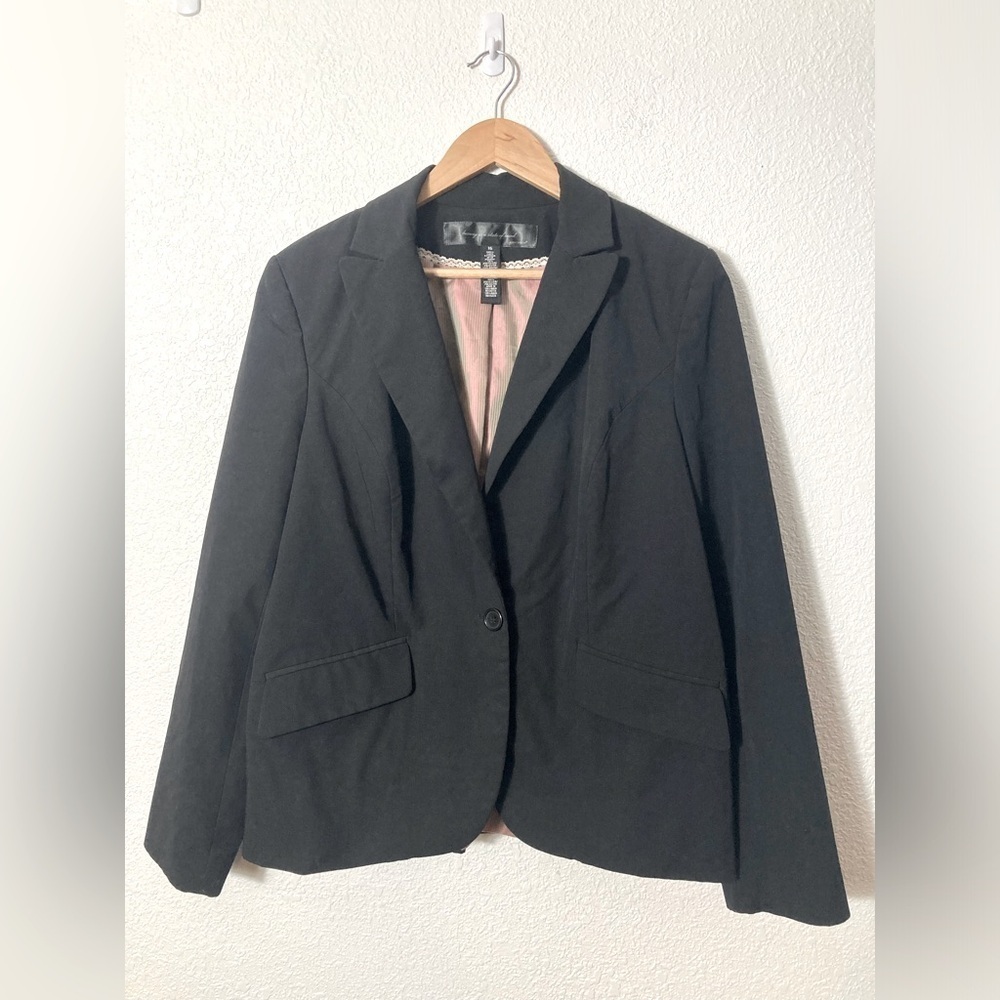 Apostrophe luxury is a state of mind black blazer jacket coat one button size 16